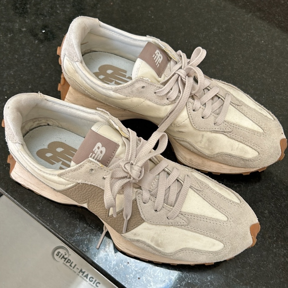 New Balance 327 Shoes